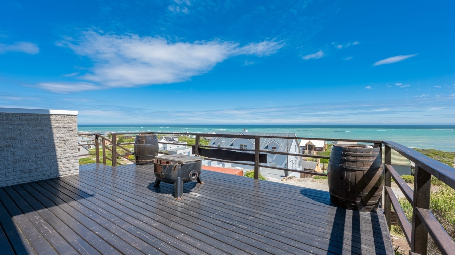 6 Bedroom Property for Sale in Suiderstrand Western Cape